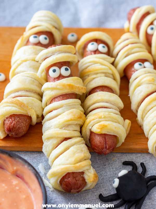 sausage-rolls-halloweeen-food-ideas